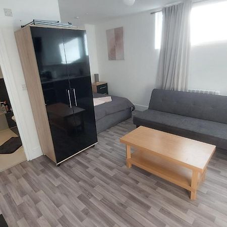 Spacious Studio Maidstone - Redecorated Oct 2023 Dış mekan fotoğraf