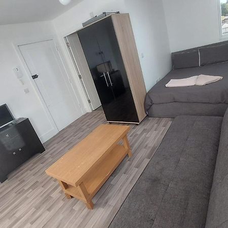 Spacious Studio Maidstone - Redecorated Oct 2023 Dış mekan fotoğraf
