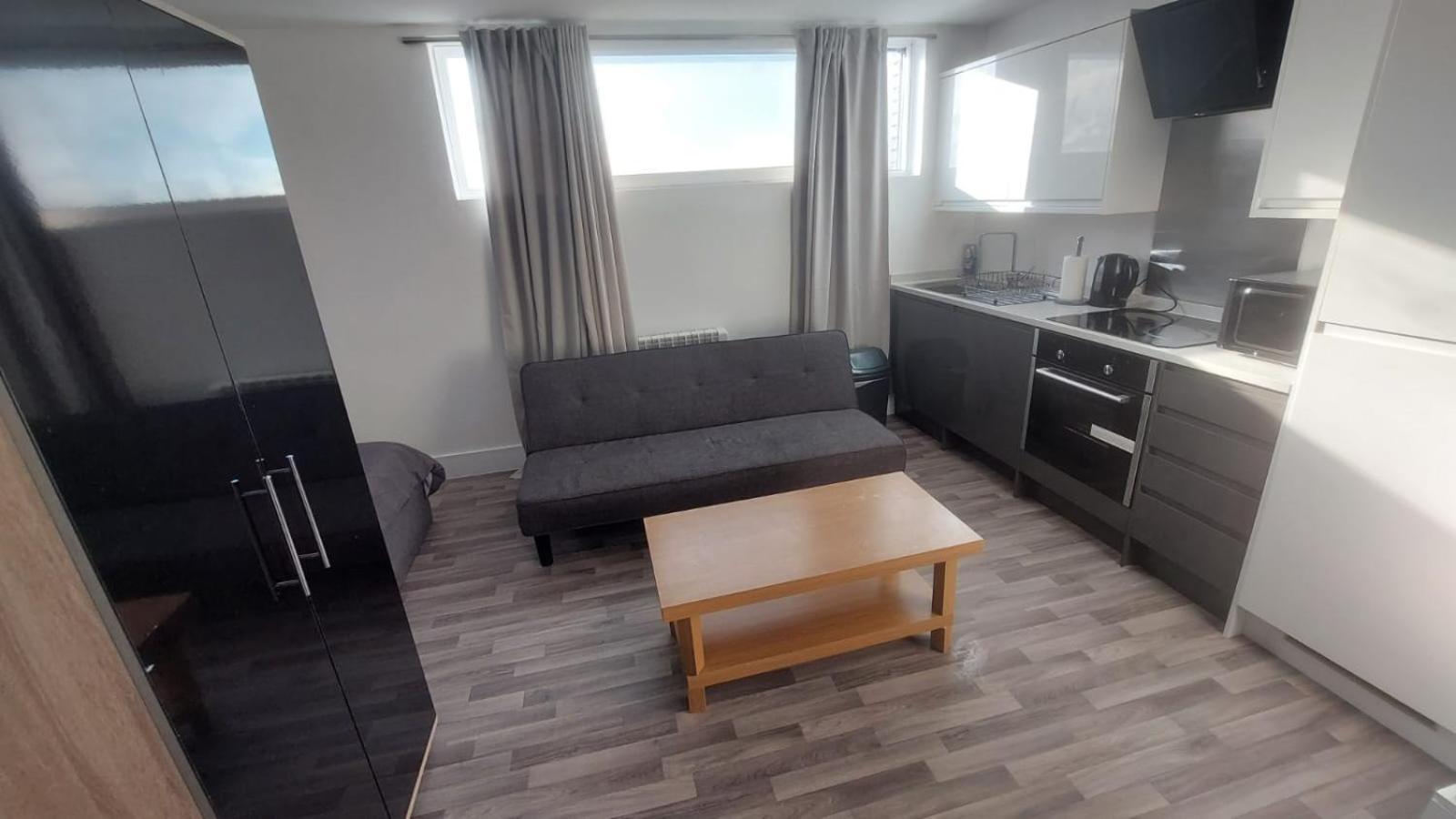 Spacious Studio Maidstone - Redecorated Oct 2023 Dış mekan fotoğraf